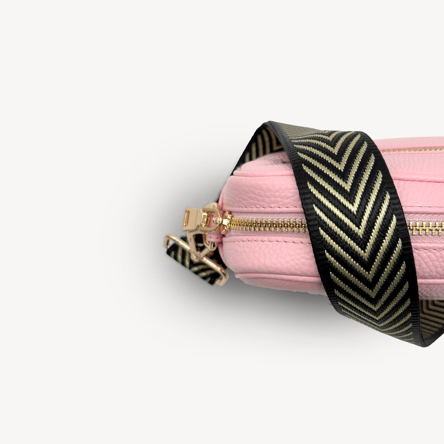 Correa premium en negro y dorado con patrón en chevron - elegante y sofisticada