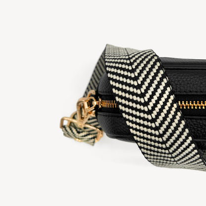Correa elegante en negro y blanco con diseño chevron