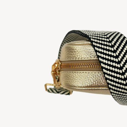 Correa elegante en negro y blanco con diseño chevron