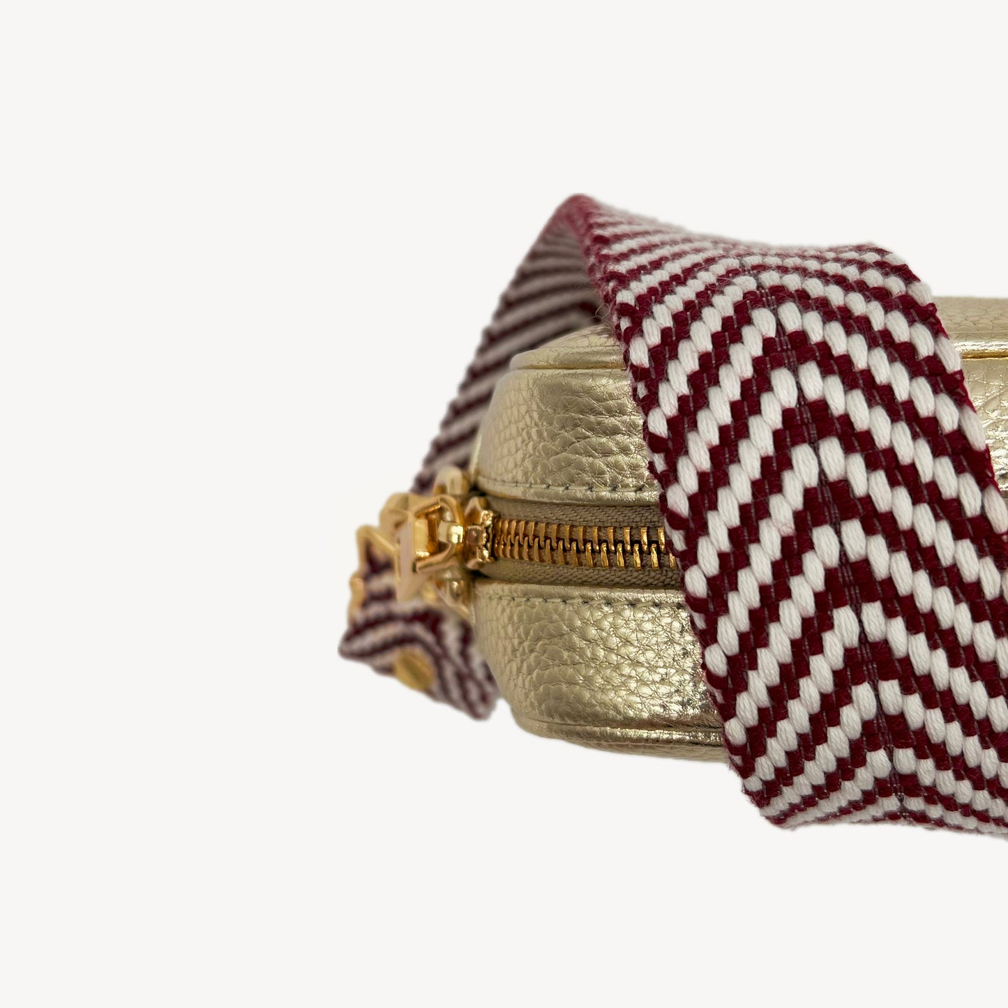 Correa de color burdeos y blanco con patrón en zigzag - Accesorio chic y moderno
