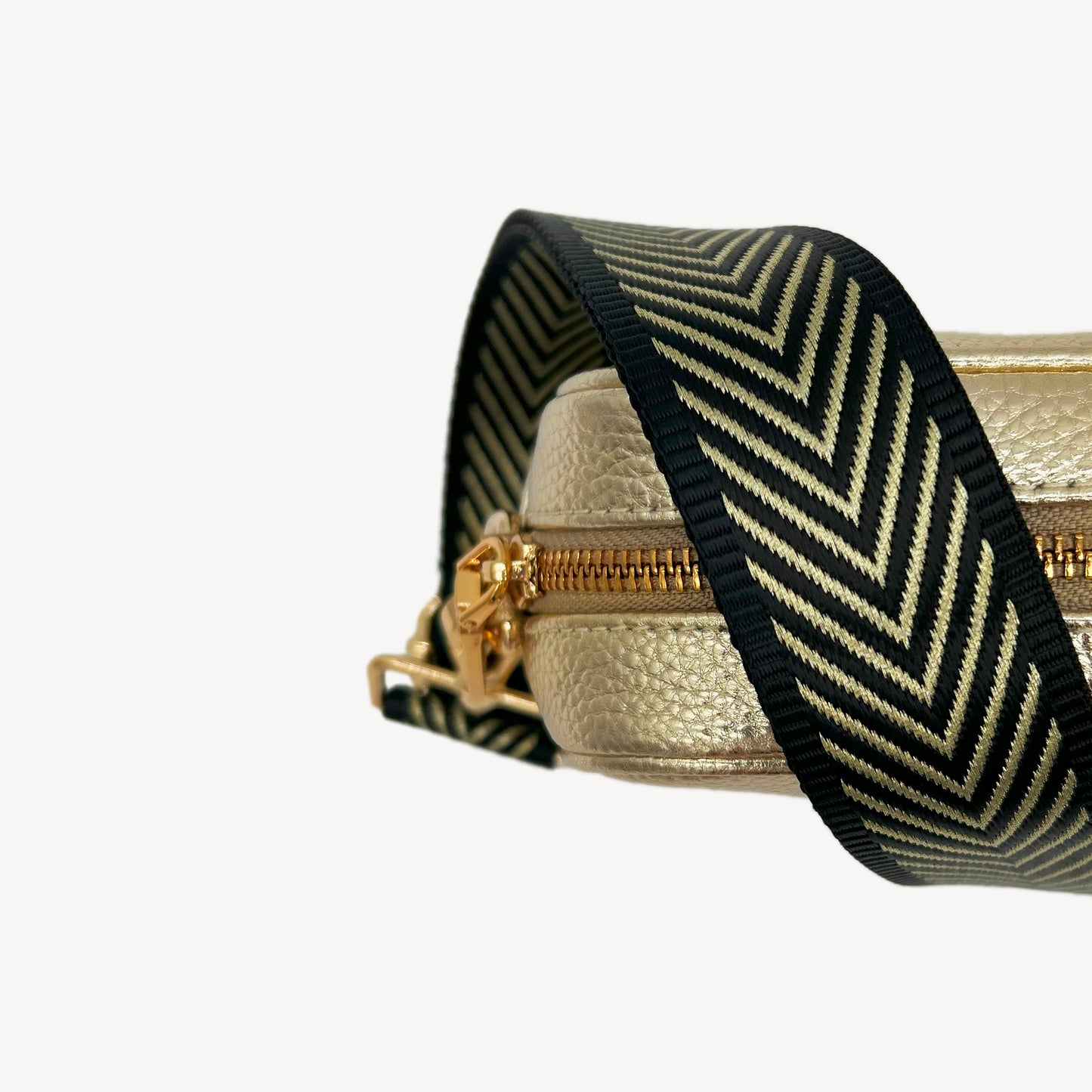 Correa premium en negro y dorado con patrón en chevron - elegante y sofisticada