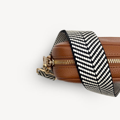 Correa elegante en negro y blanco con diseño chevron