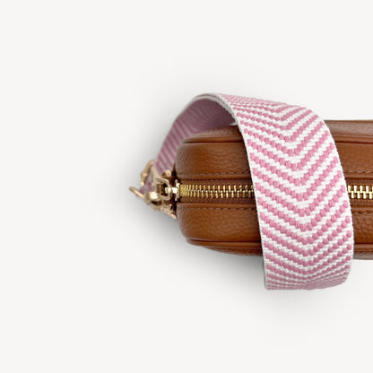 Correa elegante en rosa pálido y blanco con patrón chevron