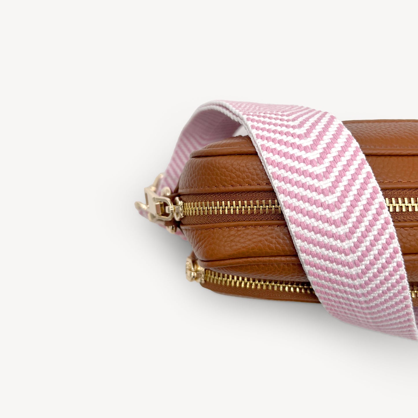 Correa elegante en rosa pálido y blanco con patrón chevron