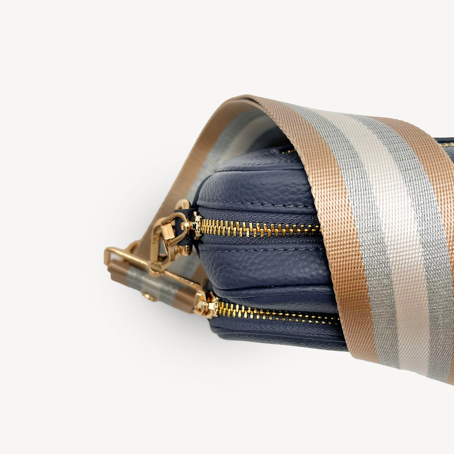 Correa a rayas champán y plata — accesorio lujoso y elegante