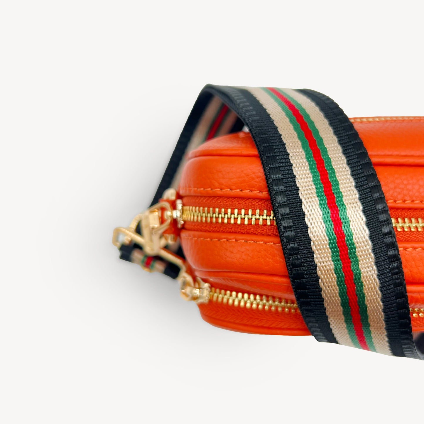 Colección de correas negras y doradas