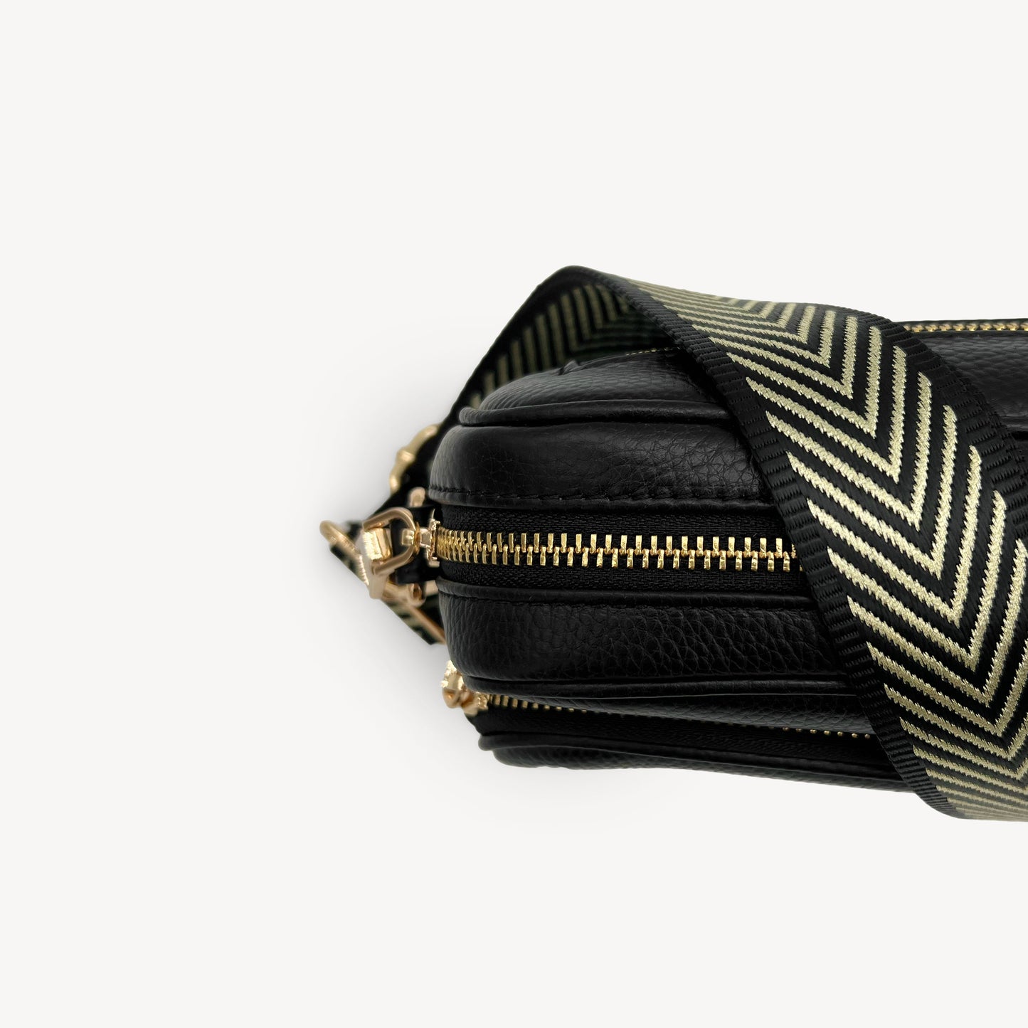 Correa premium en negro y dorado con patrón en chevron - elegante y sofisticada
