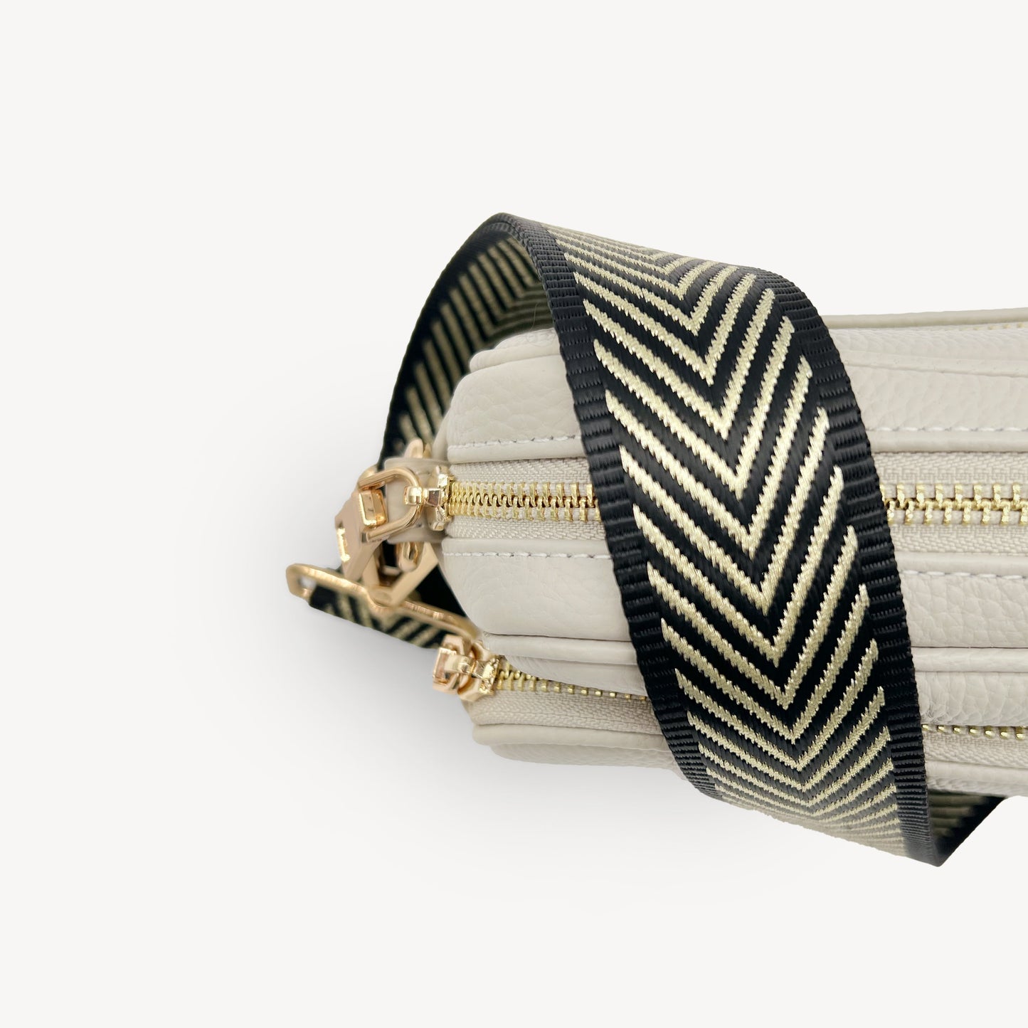 Correa premium en negro y dorado con patrón en chevron - elegante y sofisticada
