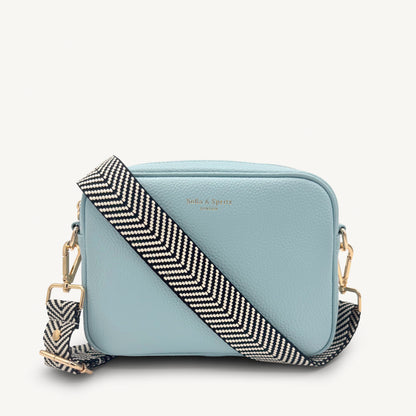 Correa elegante en negro y blanco con diseño chevron