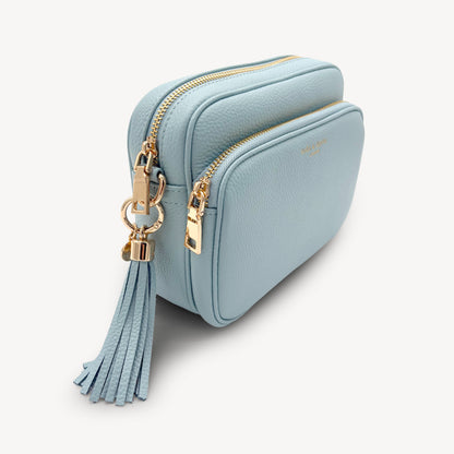 Bolso bandolera Alba azul cielo – elegante, de uso diario y con manos libres