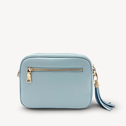 Bolso bandolera Alba azul cielo – elegante, de uso diario y con manos libres