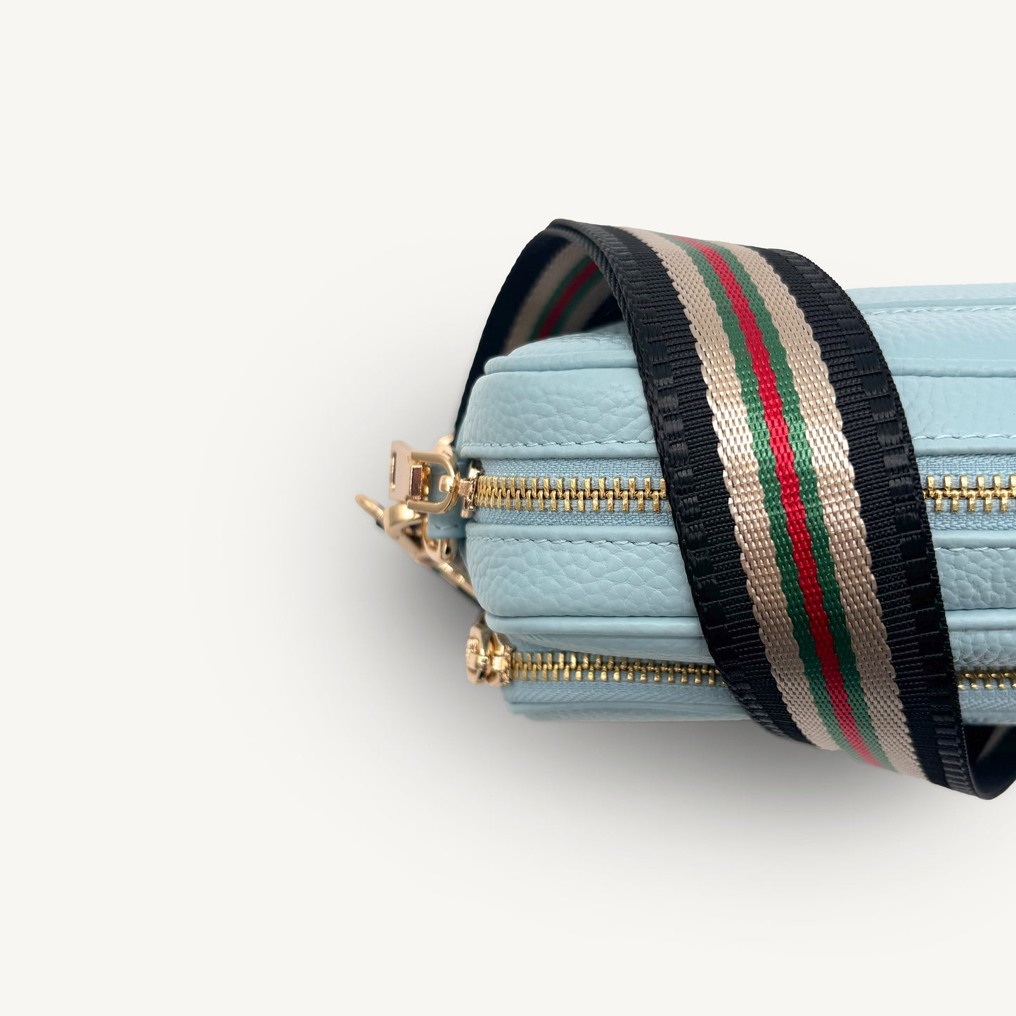 Colección de correas negras y doradas