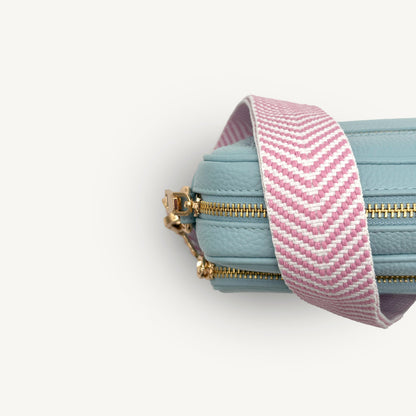 Correa elegante en rosa pálido y blanco con patrón chevron