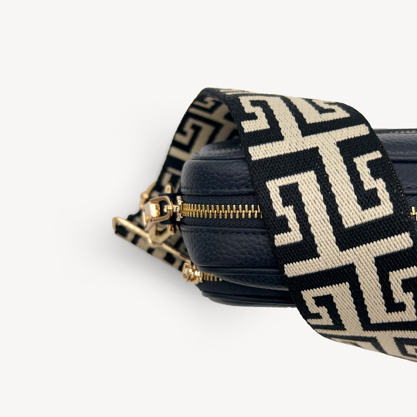 Correa griega en negro y piedra - Estilo elegante y audaz