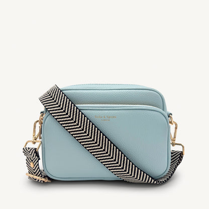 Correa elegante en negro y blanco con diseño chevron