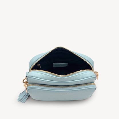 Bolso bandolera Alba azul cielo – elegante, de uso diario y con manos libres