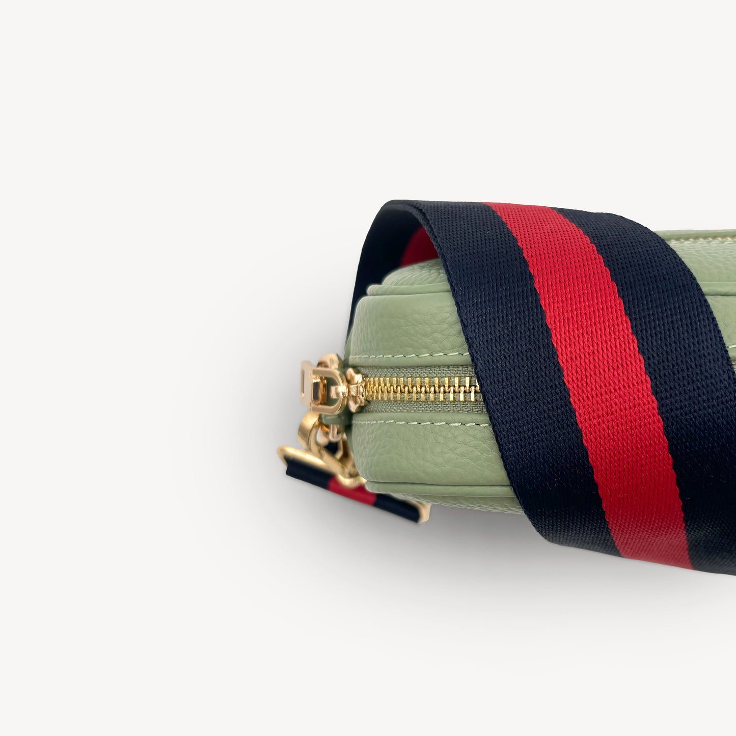 Correa de rayas azul marino y rojas — estilo audaz y clásico a rayas