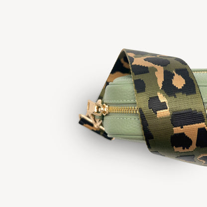Correa de lujo verde oliva y dorada con estampado de leopardo