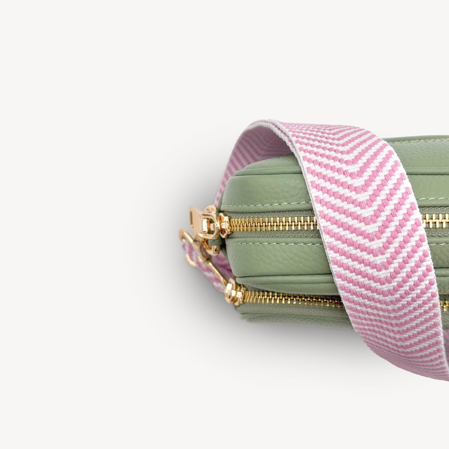 Correa elegante en rosa pálido y blanco con patrón chevron