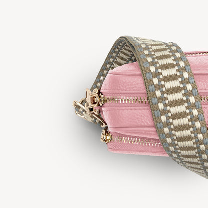 Correa con pespunte taupe y blanco — Detalle elegante en dos tonos