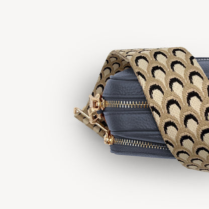 Correa elegante en tono topo con estampado de pavo real