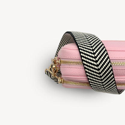 Correa elegante en negro y blanco con diseño chevron