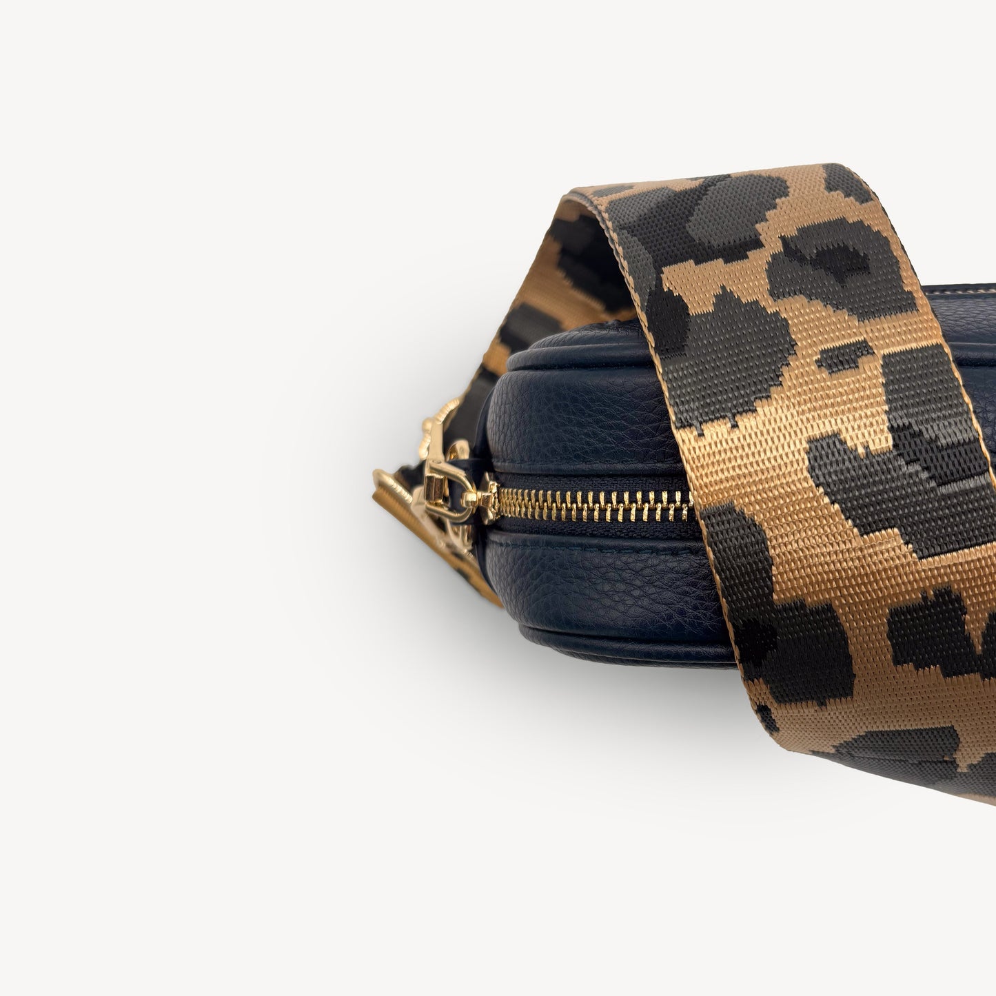 Correa dorada y gris con estampado de leopardo - Accesorio de lujo