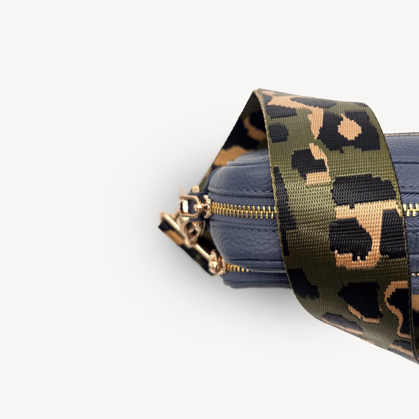 Correa de lujo verde oliva y dorada con estampado de leopardo