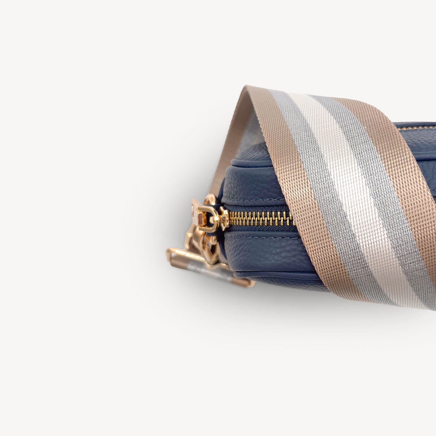Correa a rayas champán y plata — accesorio lujoso y elegante