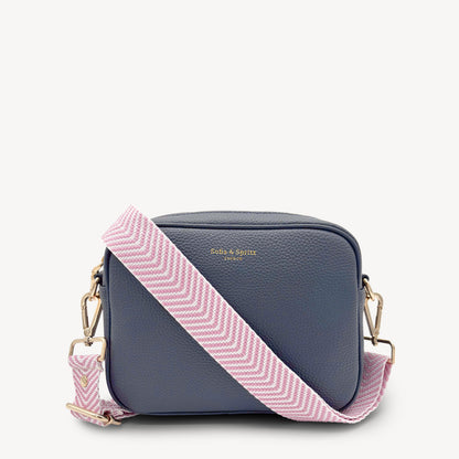 Correa elegante en rosa pálido y blanco con patrón chevron