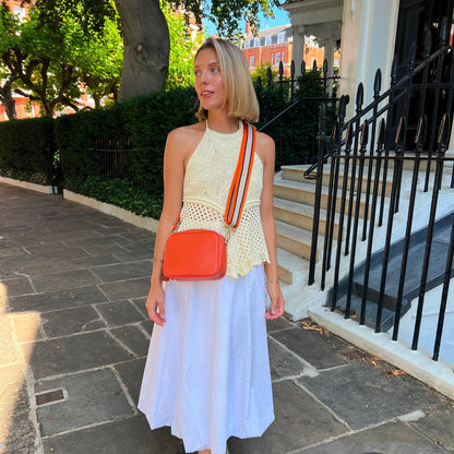 Bolso bandolera Lyla en color naranja - Elegante y compacto, imprescindible para el día a día.