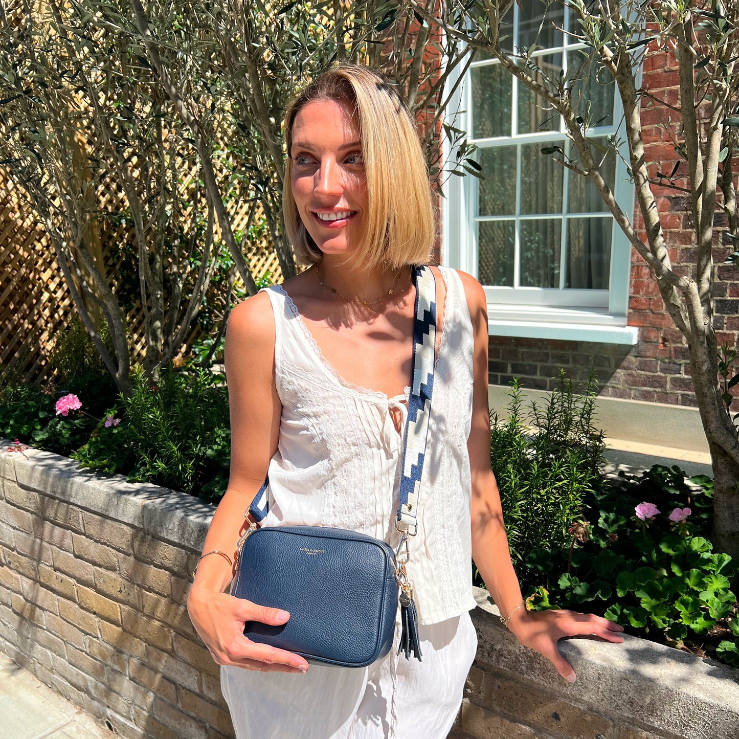 Lyla Bolso Bandolera en Azul Marino - Elegante, imprescindible diario con las manos libres
