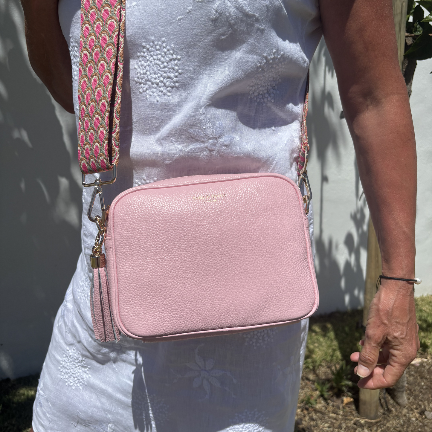 Bolso cruzado Lyla en rosa blush - Elegante, compacto, esencial para el día a día