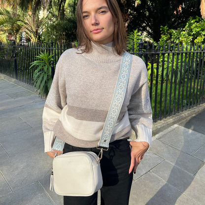 Bolso bandolera Lyla en tono piedra - elegante, imprescindible para el día a día