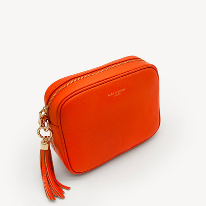 Bolso bandolera Lyla en color naranja - Elegante y compacto, imprescindible para el día a día.
