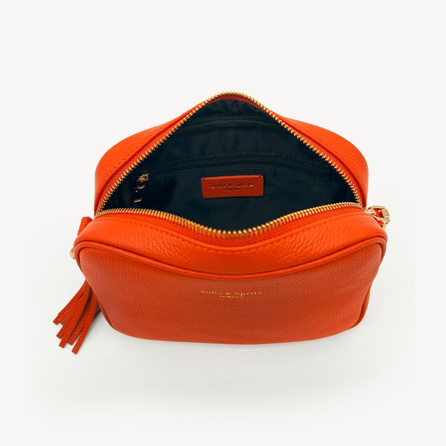 Bolso bandolera Lyla en color naranja - Elegante y compacto, imprescindible para el día a día.