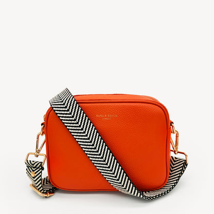Correa elegante en negro y blanco con diseño chevron