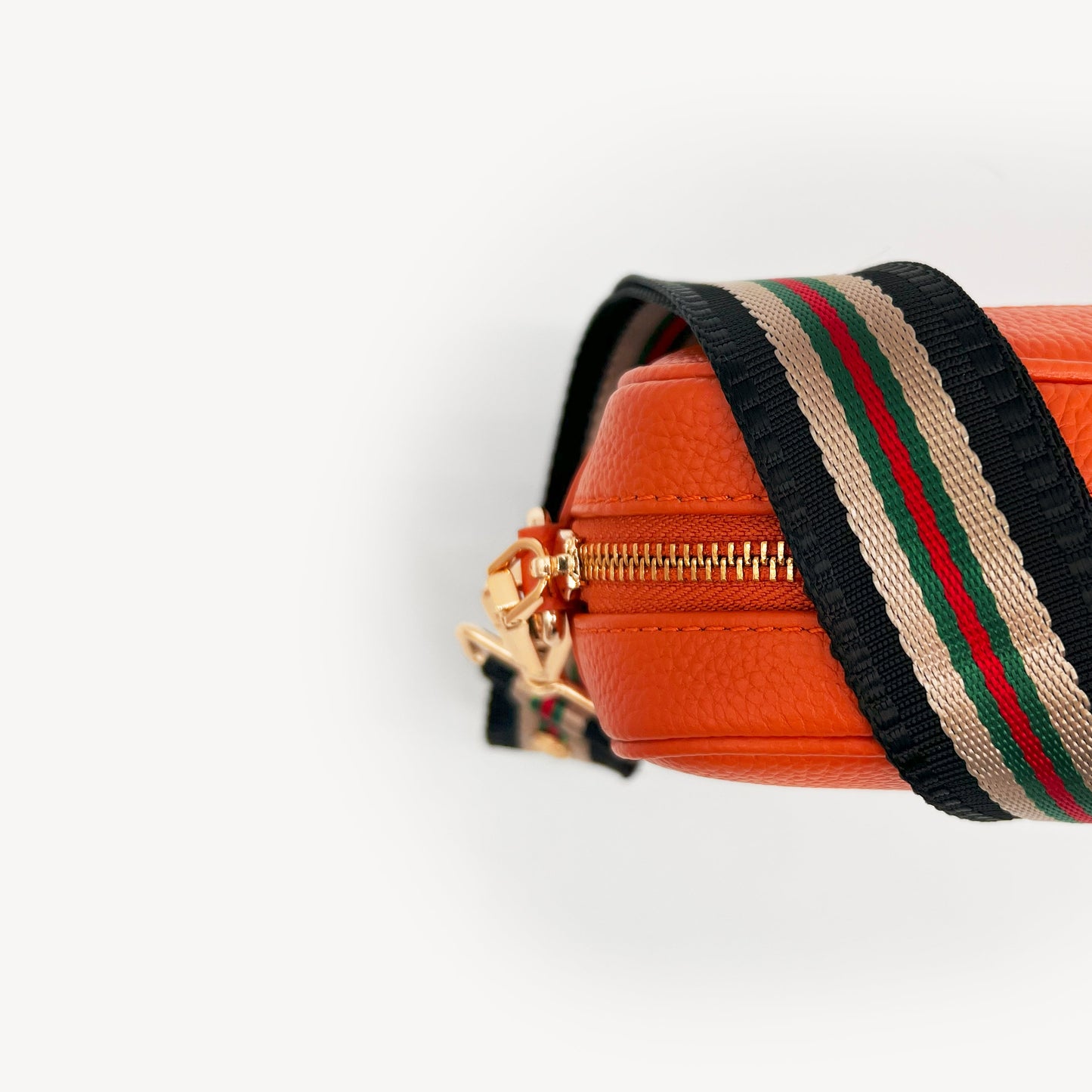 Colección de correas negras y doradas