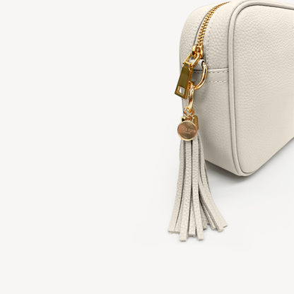 Bolso bandolera Lyla en tono piedra - elegante, imprescindible para el día a día