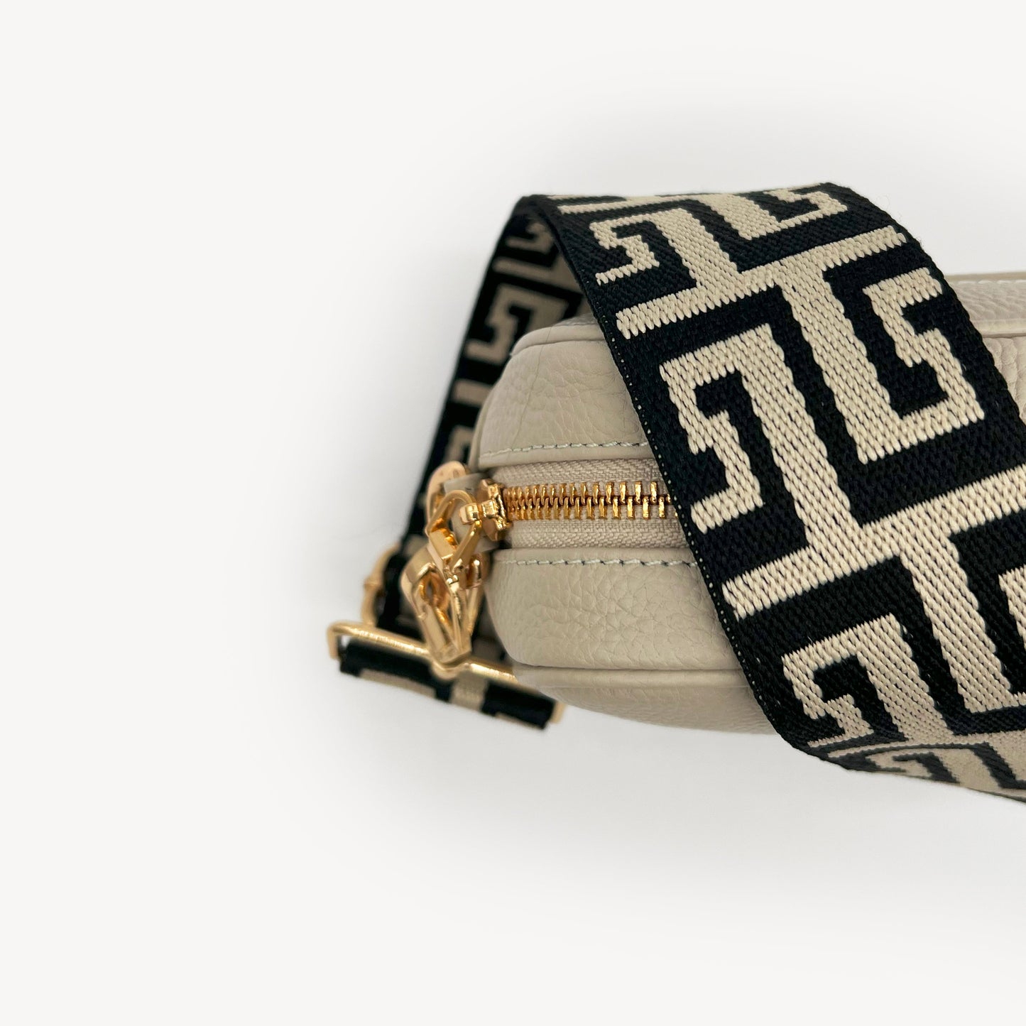 Correa griega en negro y piedra - Estilo elegante y audaz