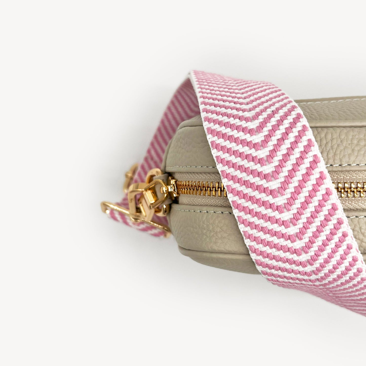 Correa elegante en rosa pálido y blanco con patrón chevron