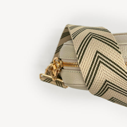 Correa de flecha en verde oliva y piedra — Boho-Chic, accesorio llamativo