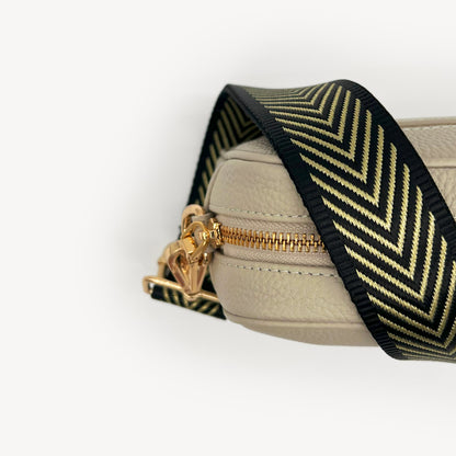 Correa premium en negro y dorado con patrón en chevron - elegante y sofisticada